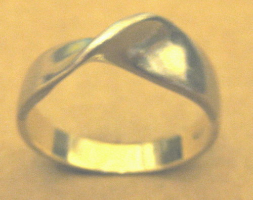 Moebius Ring